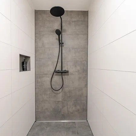 Apartamento #7 Jsliving Deluxe - Penthouse Mit Dachterrasse Und Panoramablick Kochinsel Badewanne Highspeedwlan *