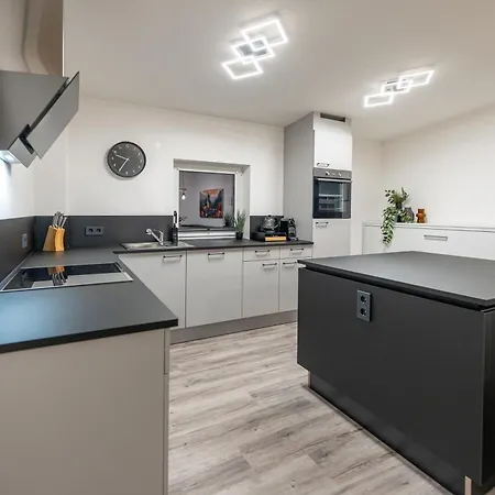Apartamento #7 Jsliving Deluxe - Penthouse Mit Dachterrasse Und Panoramablick Kochinsel Badewanne Highspeedwlan Horb am Neckar